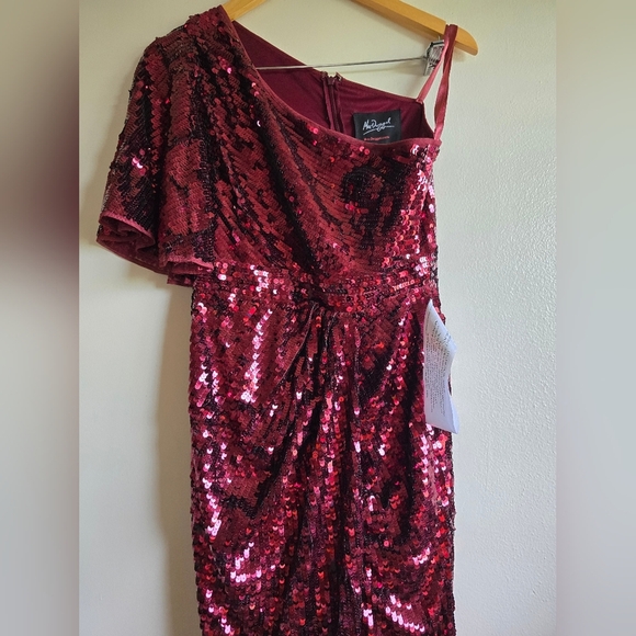 NWT Mac Duggal, One-Shoulder Sequin Column Gown, Burgundy, Size 4 -$598 - Picture 6 of 15